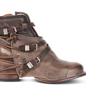 Freebird by Steven Crue boots like new